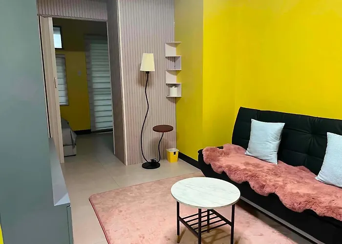 Manhattan Cubao Razlyn Condotel *
